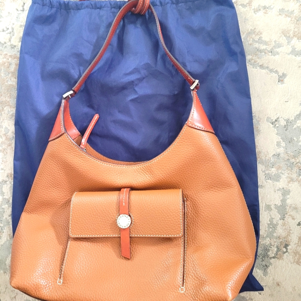 Dooney and Bourke Pebble Grain shoulder bag